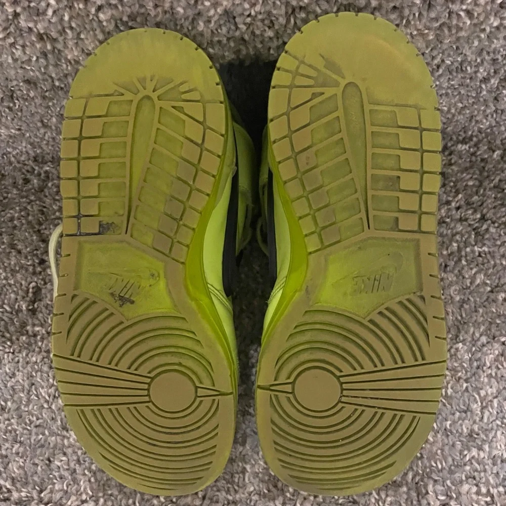 Nike Dunk High
AMBUSH Flash Lime - Picture 7 of 10